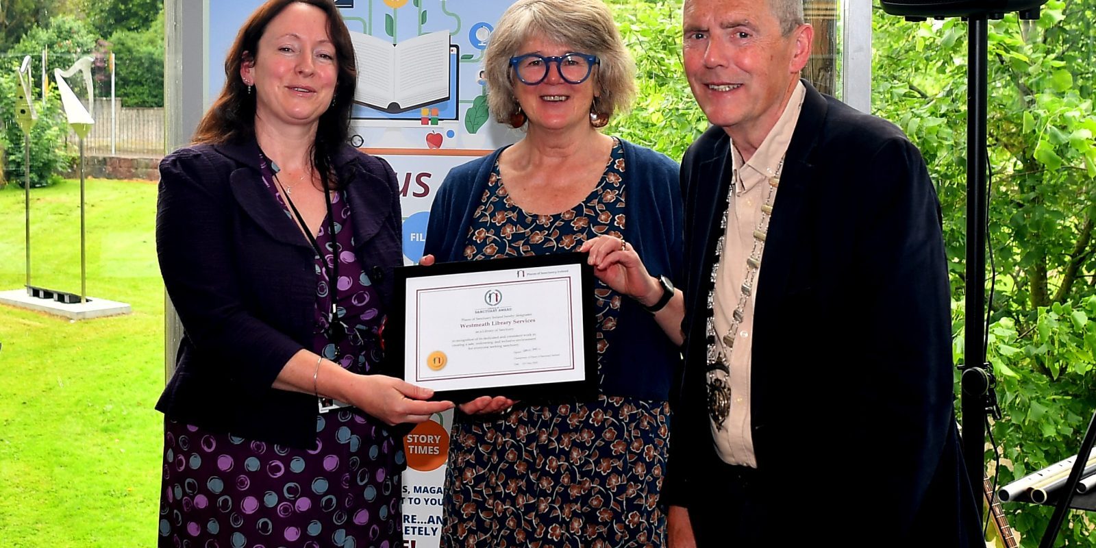 Paula Leavy-McCartthy, County librarian, Westmeath and Cathaoirleach, Cllr Liam McDaniel receiving the award and